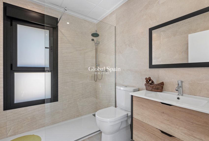 Wederverkoop - 6. Vrijstaande villa -
DAYA NUEVA - Costa Blanca South