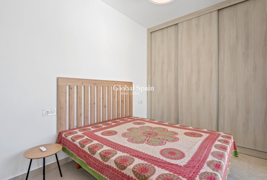 Wederverkoop - 6. Vrijstaande villa -
DAYA NUEVA - Costa Blanca South