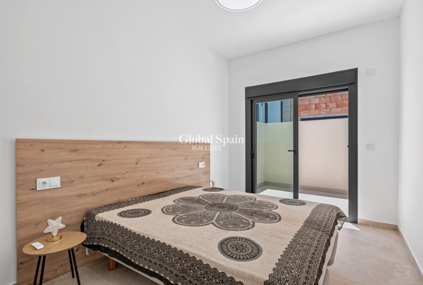 Wederverkoop - 6. Vrijstaande villa -
DAYA NUEVA - Costa Blanca South