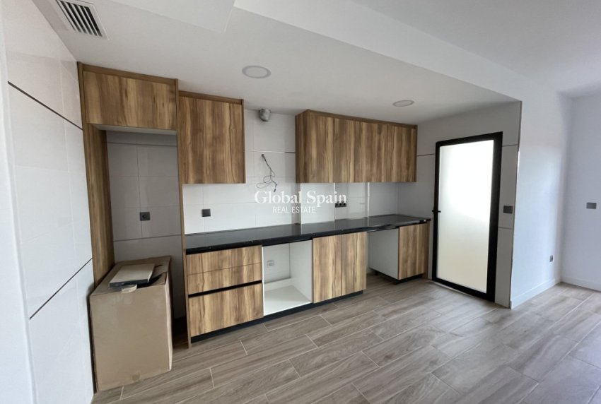 Wederverkoop - APPARTEMENT -
ALGORFA - Inland