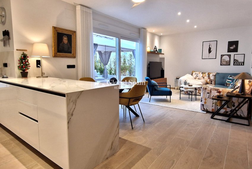 Wederverkoop - APPARTEMENT -
ALGORFA - Inland