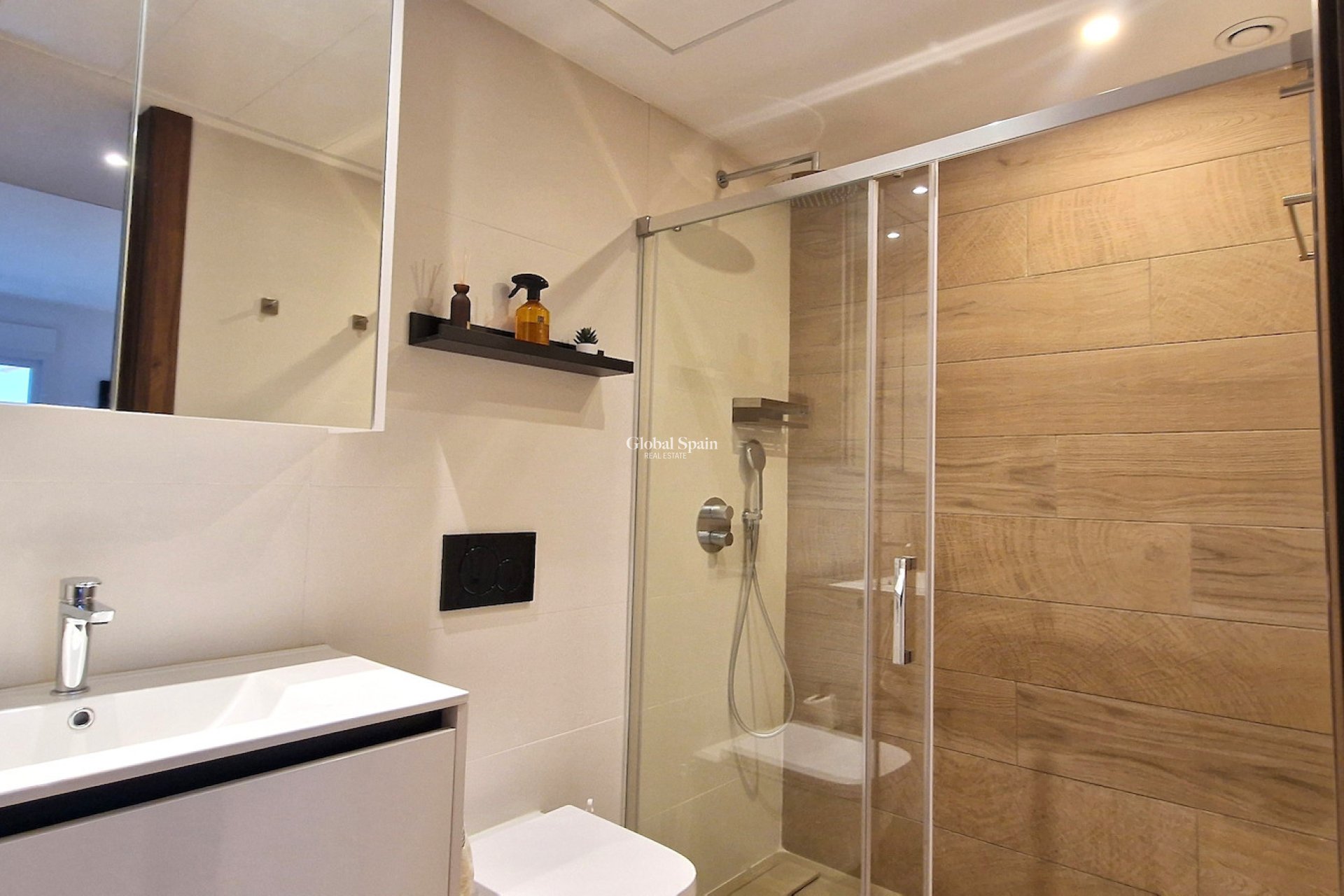 Wederverkoop - APPARTEMENT -
ALGORFA - Inland