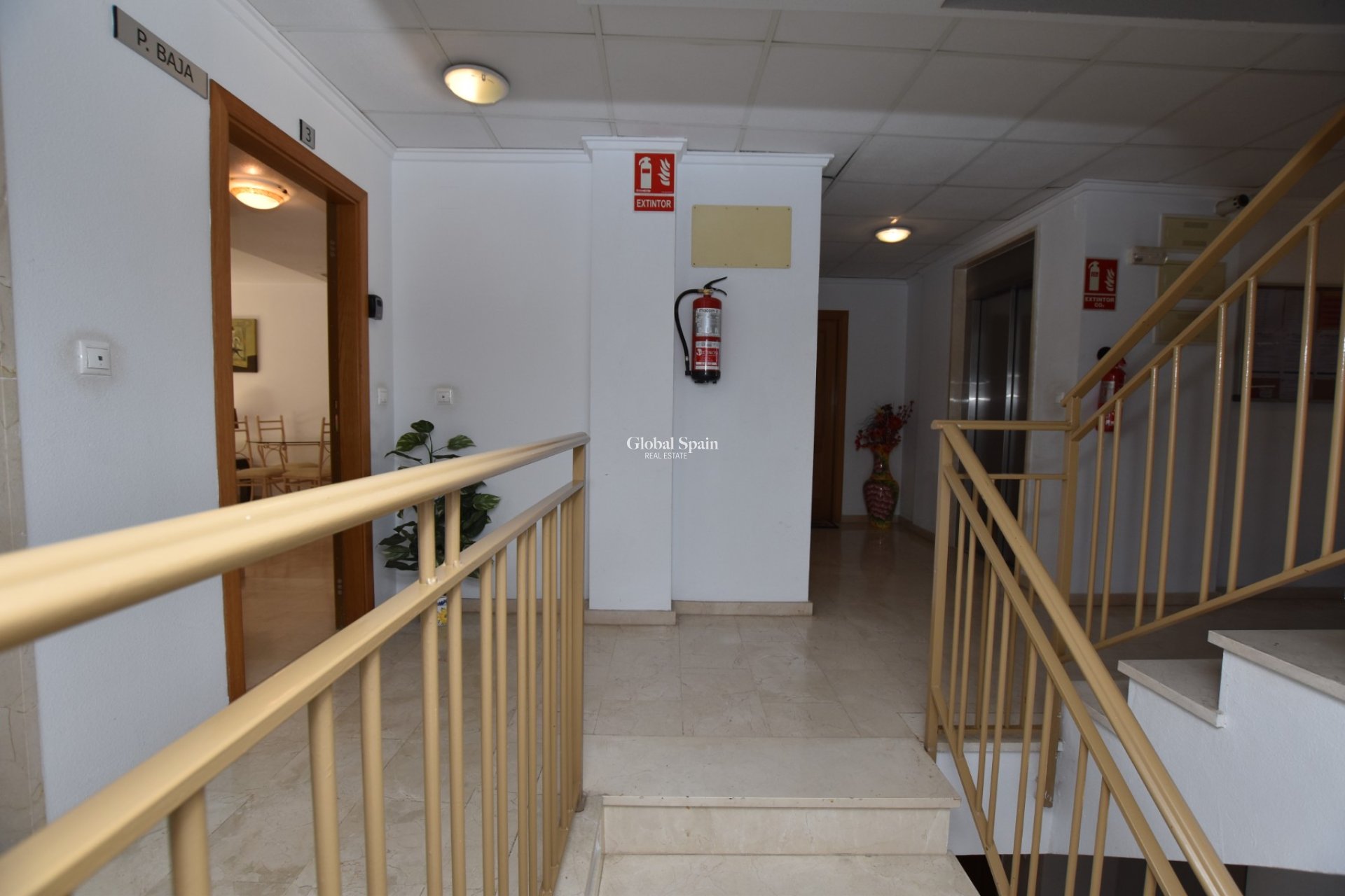 Wederverkoop - APPARTEMENT -
ALGORFA - Inland