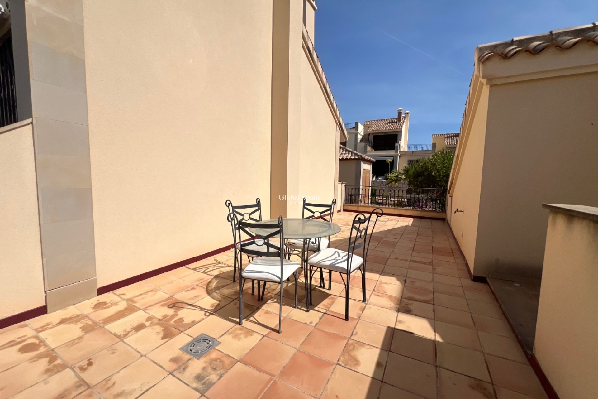 Wederverkoop - APPARTEMENT -
ALGORFA - Inland