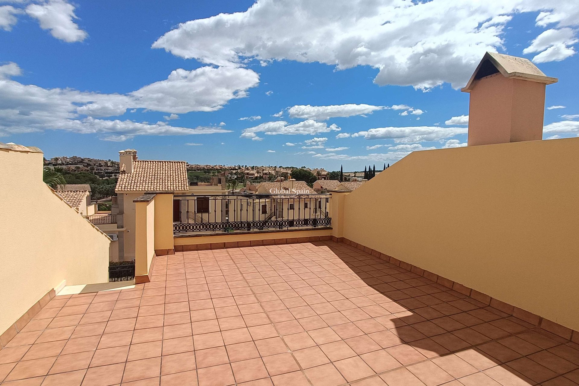 Wederverkoop - APPARTEMENT -
ALGORFA - Inland