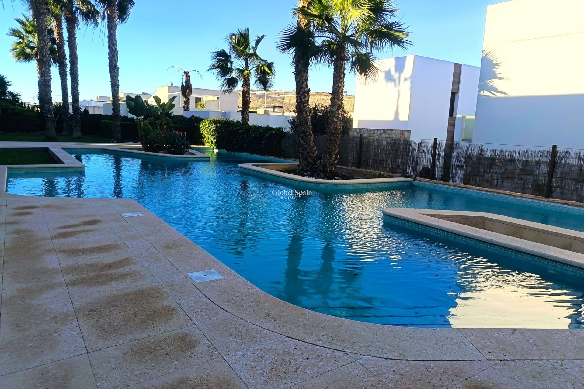 Wederverkoop - APPARTEMENT -
ALGORFA - Inland