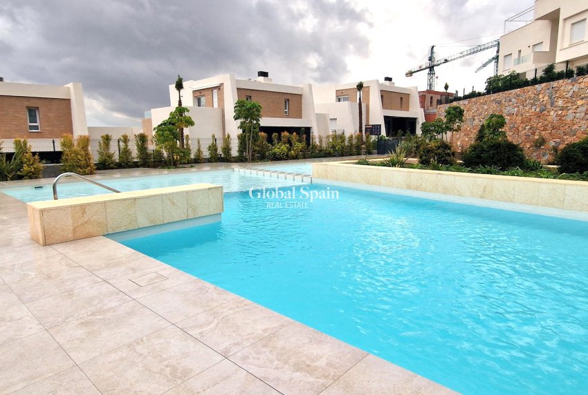 Wederverkoop - APPARTEMENT -
ALGORFA - Inland