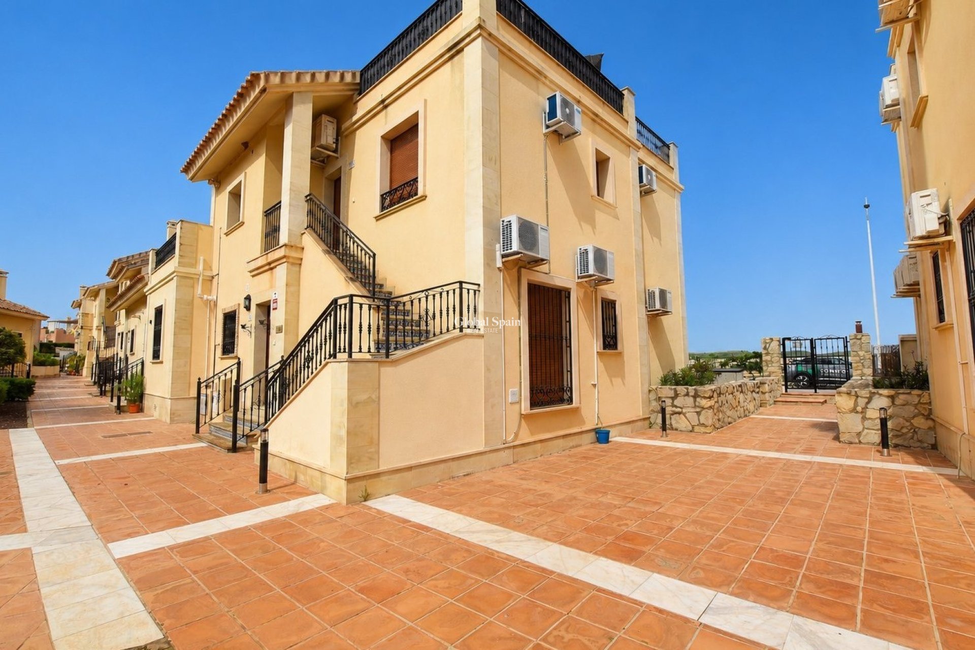 Wederverkoop - APPARTEMENT -
ALGORFA - Inland