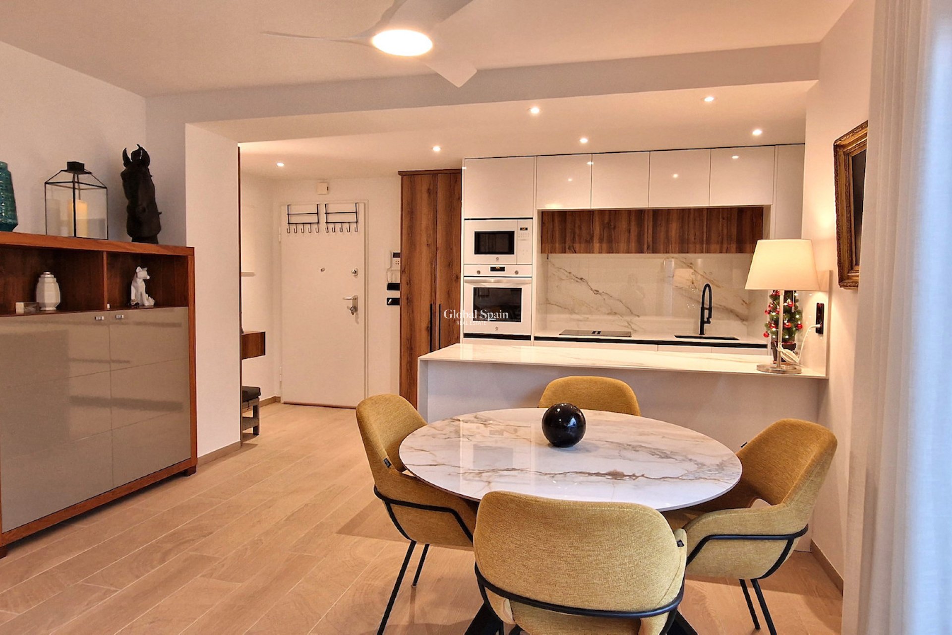 Wederverkoop - APPARTEMENT -
ALGORFA - Inland
