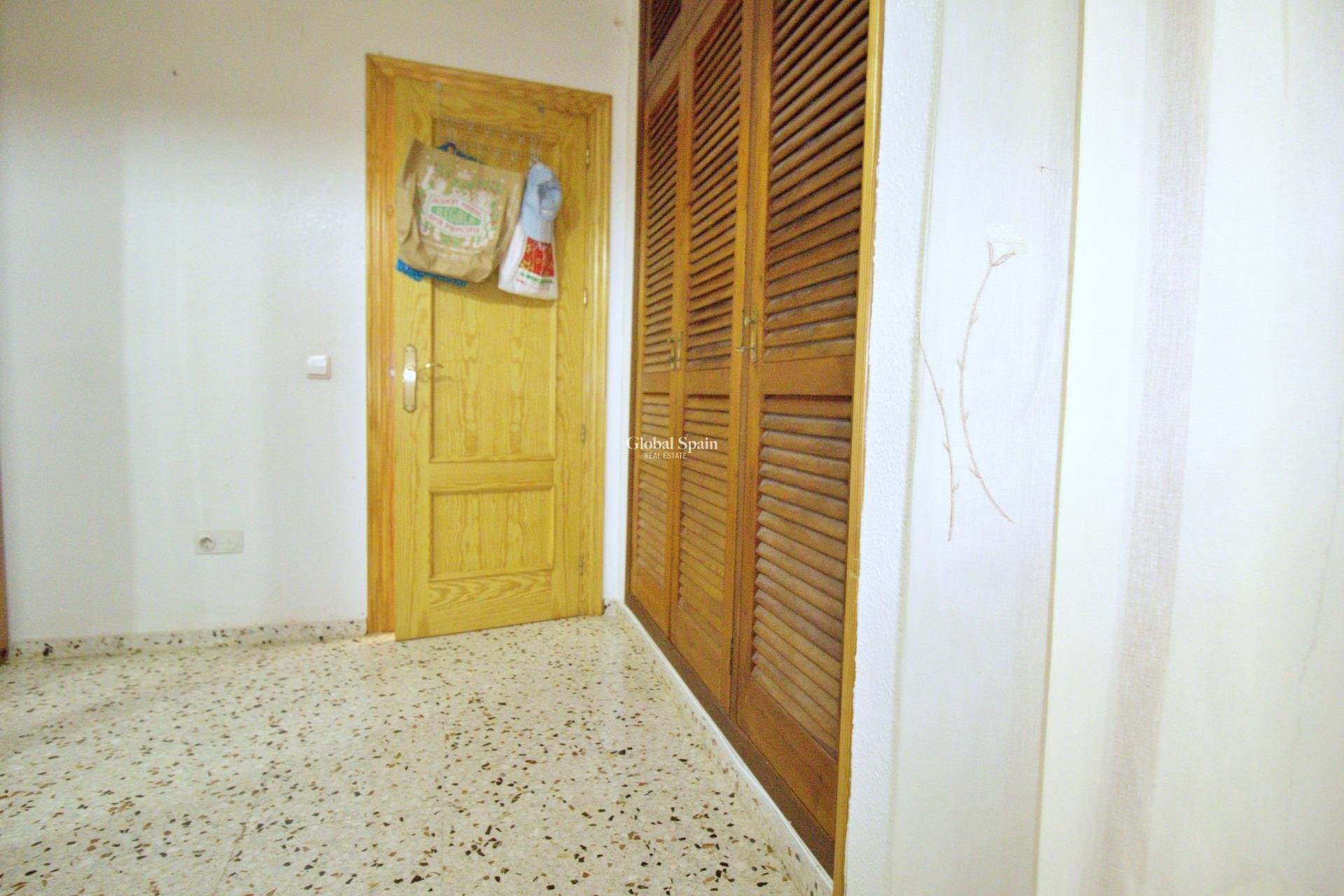 Wederverkoop - APPARTEMENT -
ALICANTE - BENALÚA
