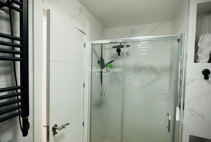 Wederverkoop - APPARTEMENT -
ALICANTE - Las Viñas