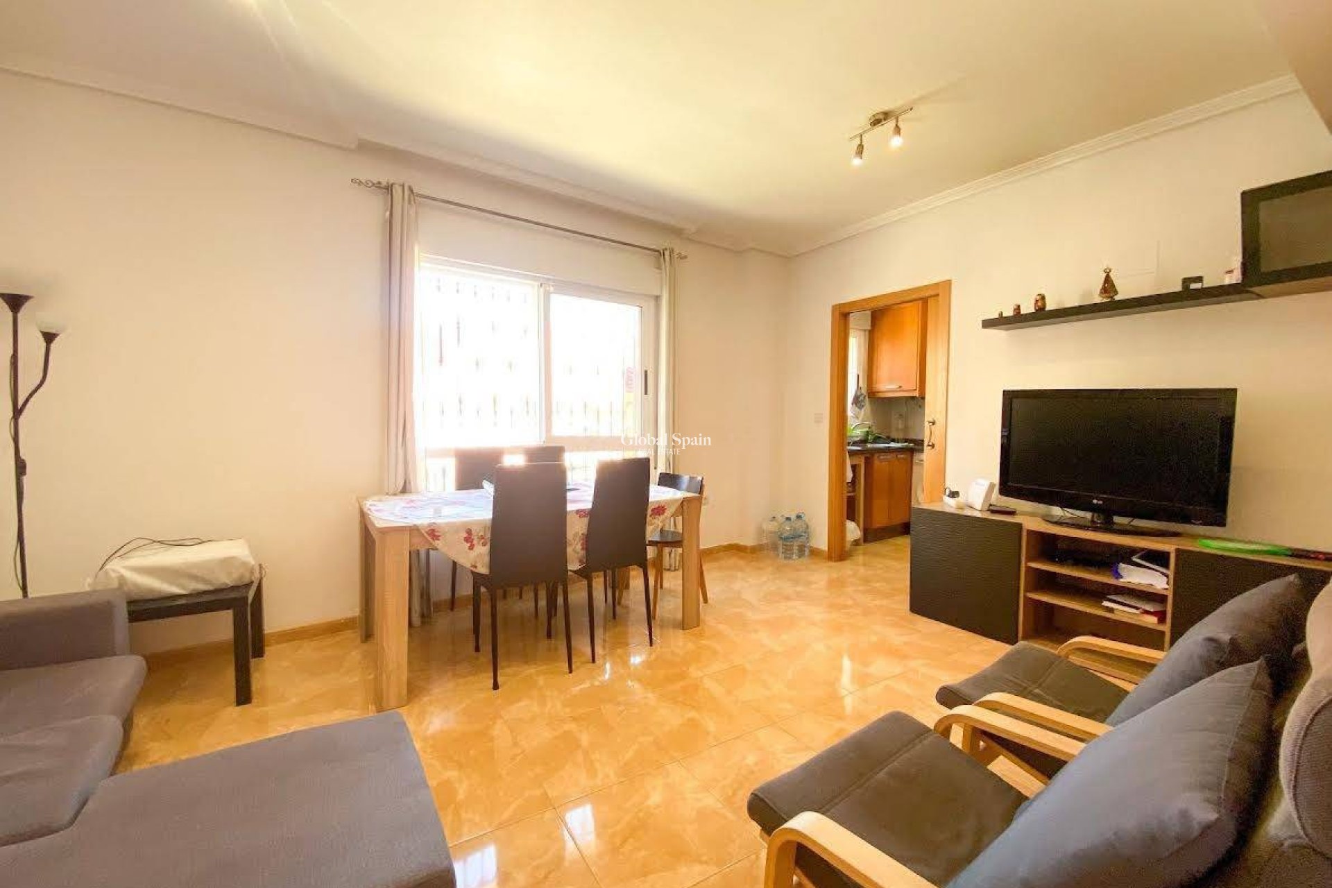 Wederverkoop - APPARTEMENT -
ALMORADÍ - Colegio Canales Y Martinez