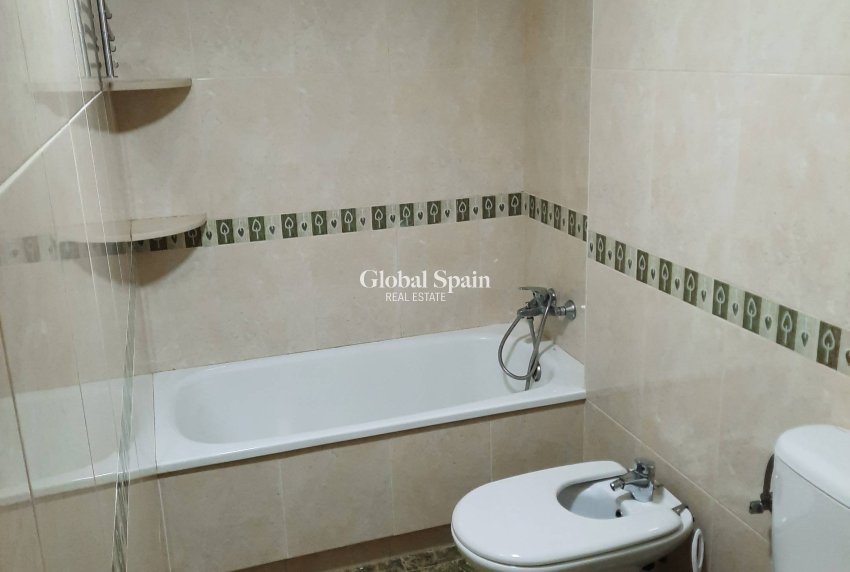 Wederverkoop - APPARTEMENT -
ALMORADÍ - Colegio Canales Y Martinez