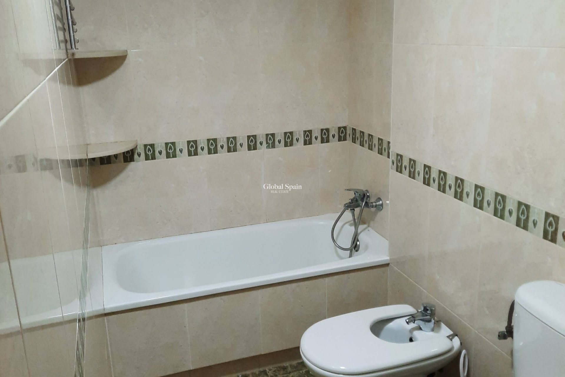 Wederverkoop - APPARTEMENT -
ALMORADÍ - Colegio Canales Y Martinez