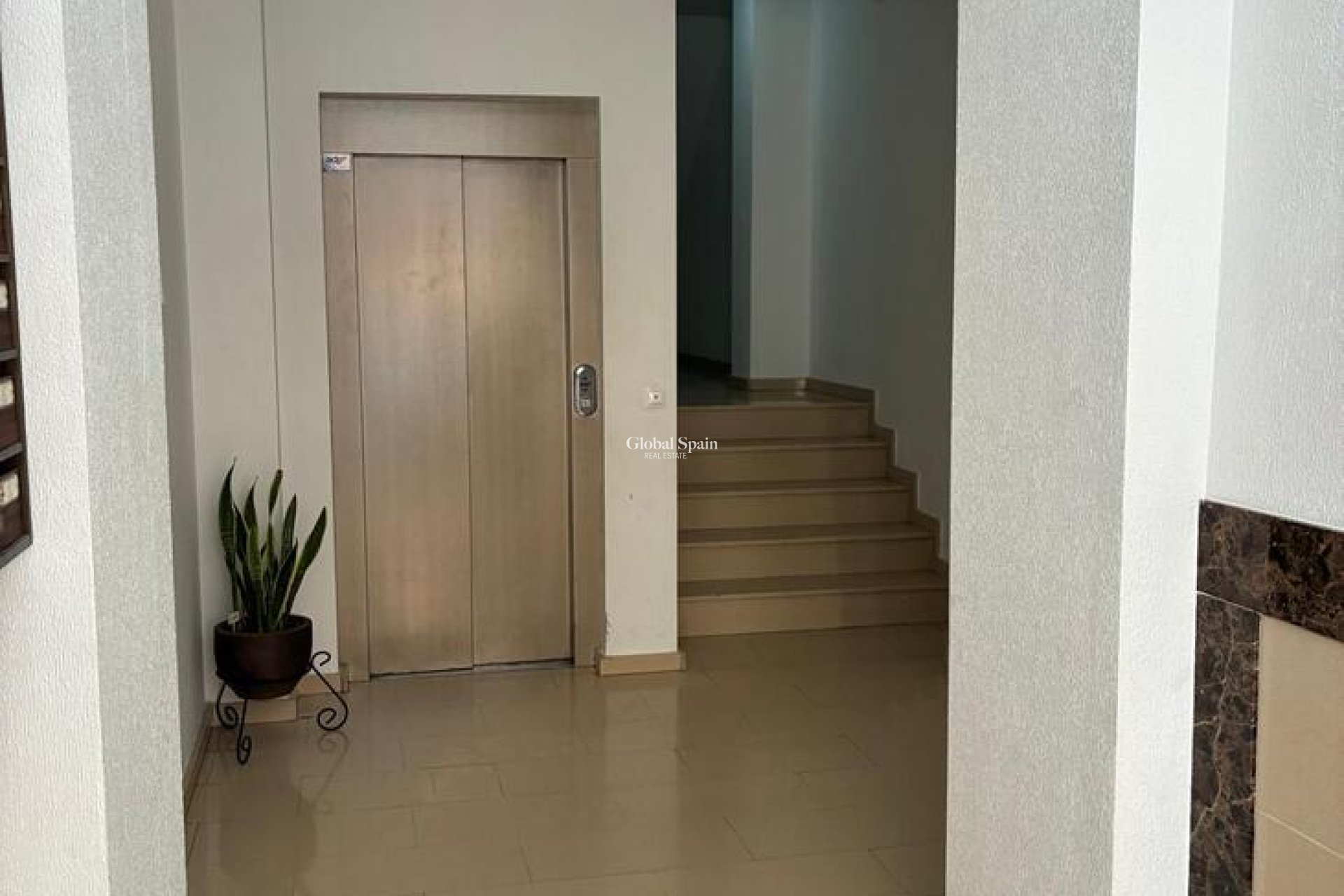 Wederverkoop - APPARTEMENT -
ALMORADÍ - Costa Blanca