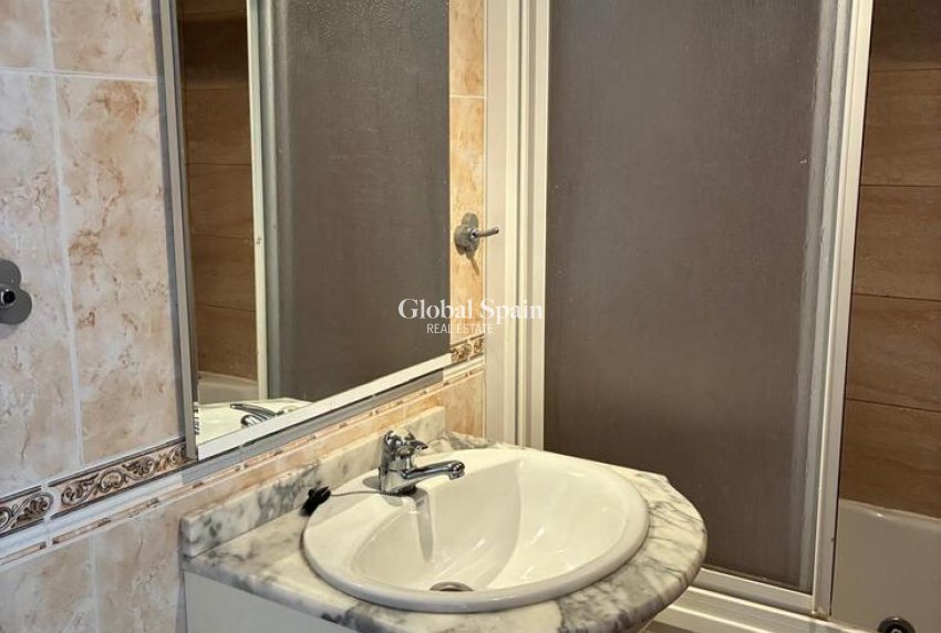 Wederverkoop - APPARTEMENT -
ALMORADÍ - Costa Blanca