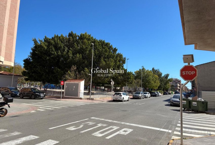 Wederverkoop - APPARTEMENT -
ALMORADÍ - Costa Blanca