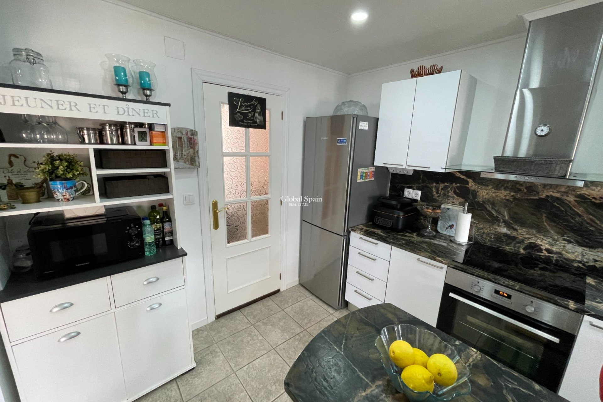 Wederverkoop - APPARTEMENT -
ALMORADÍ - Inland