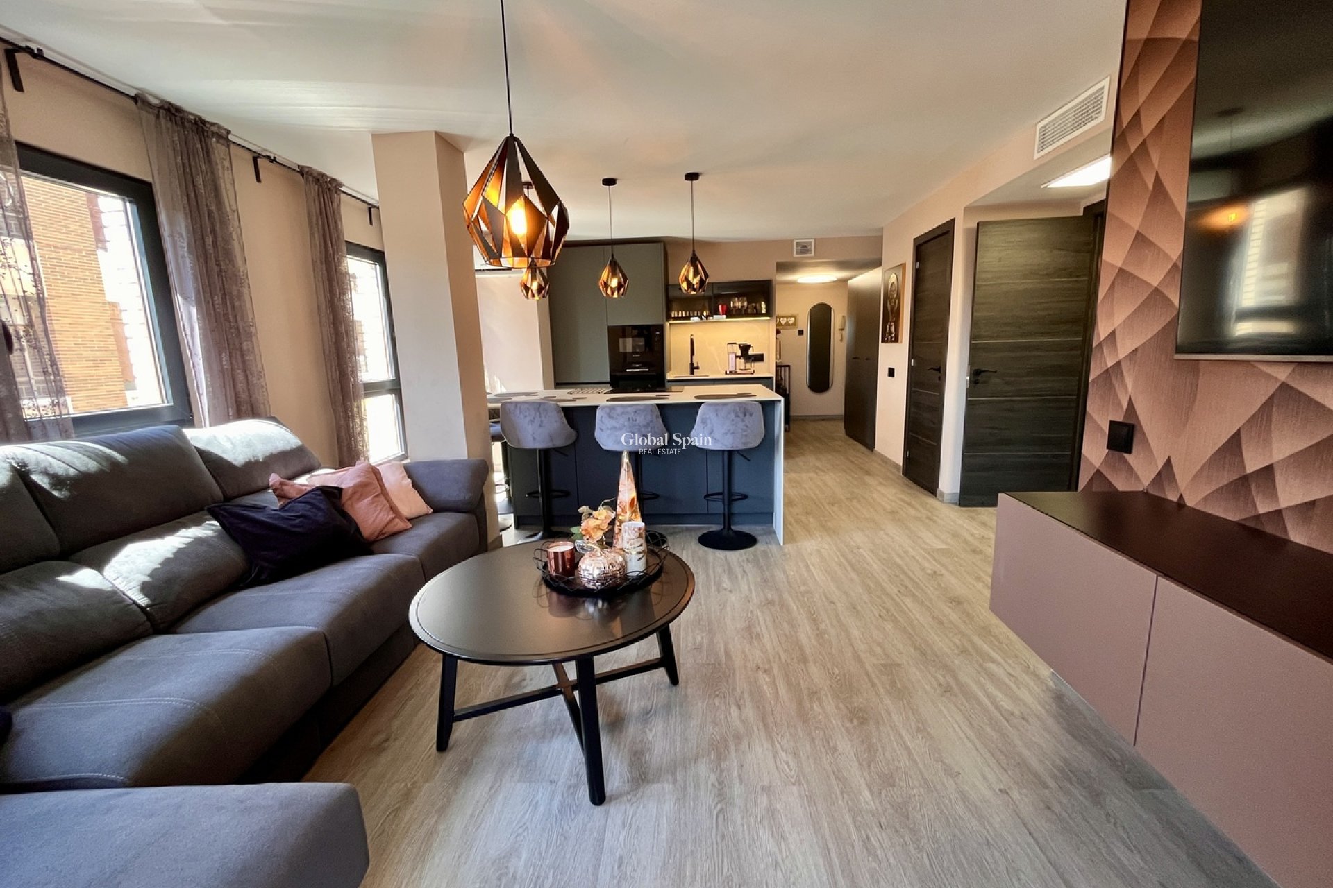 Wederverkoop - APPARTEMENT -
ALMORADÍ - Inland