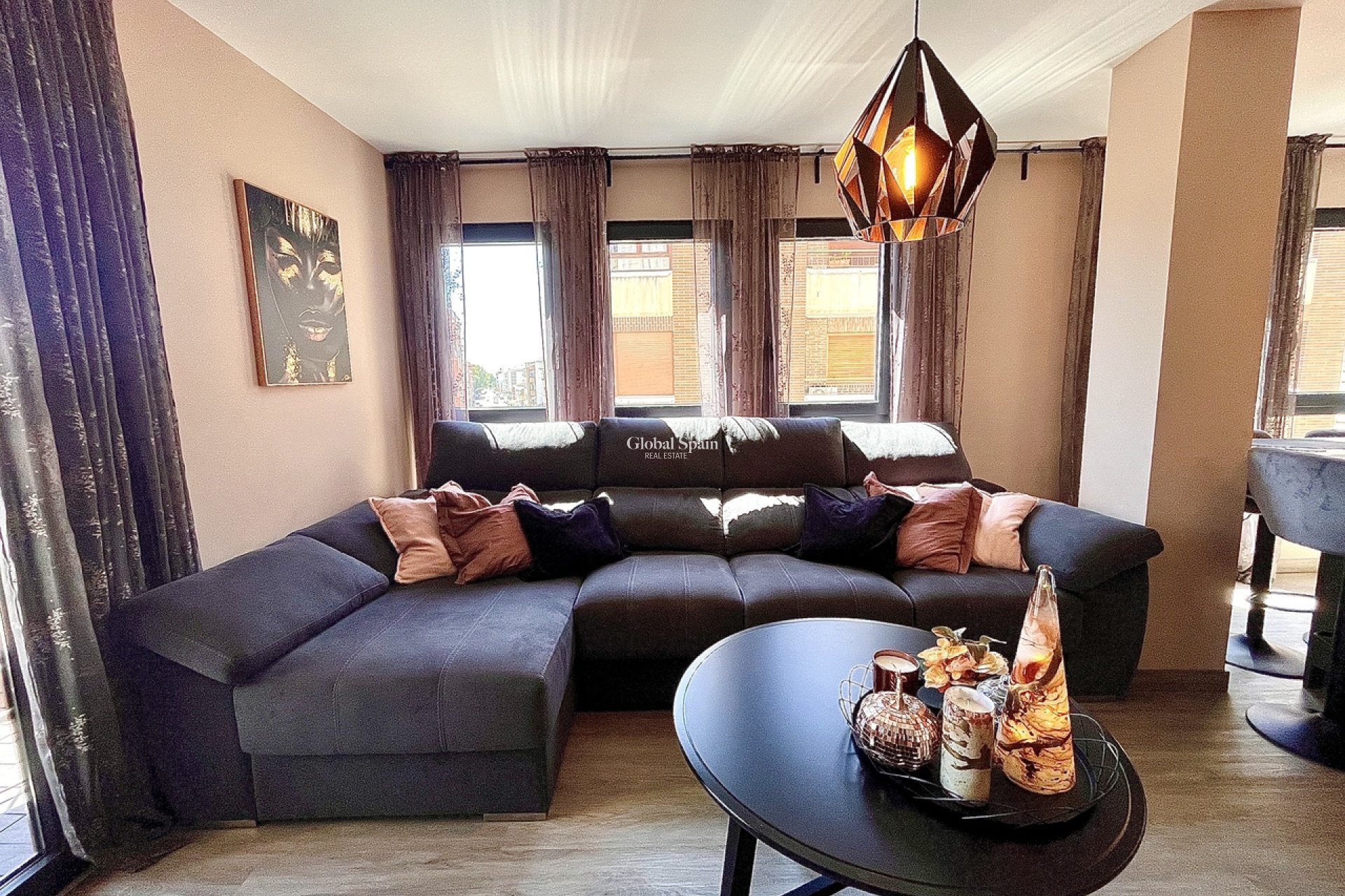 Wederverkoop - APPARTEMENT -
ALMORADÍ - Inland