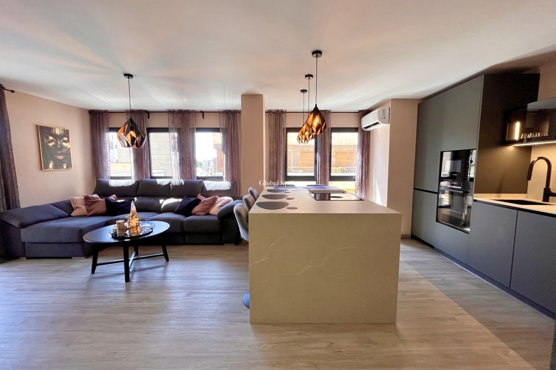 Wederverkoop - APPARTEMENT -
ALMORADÍ - Inland