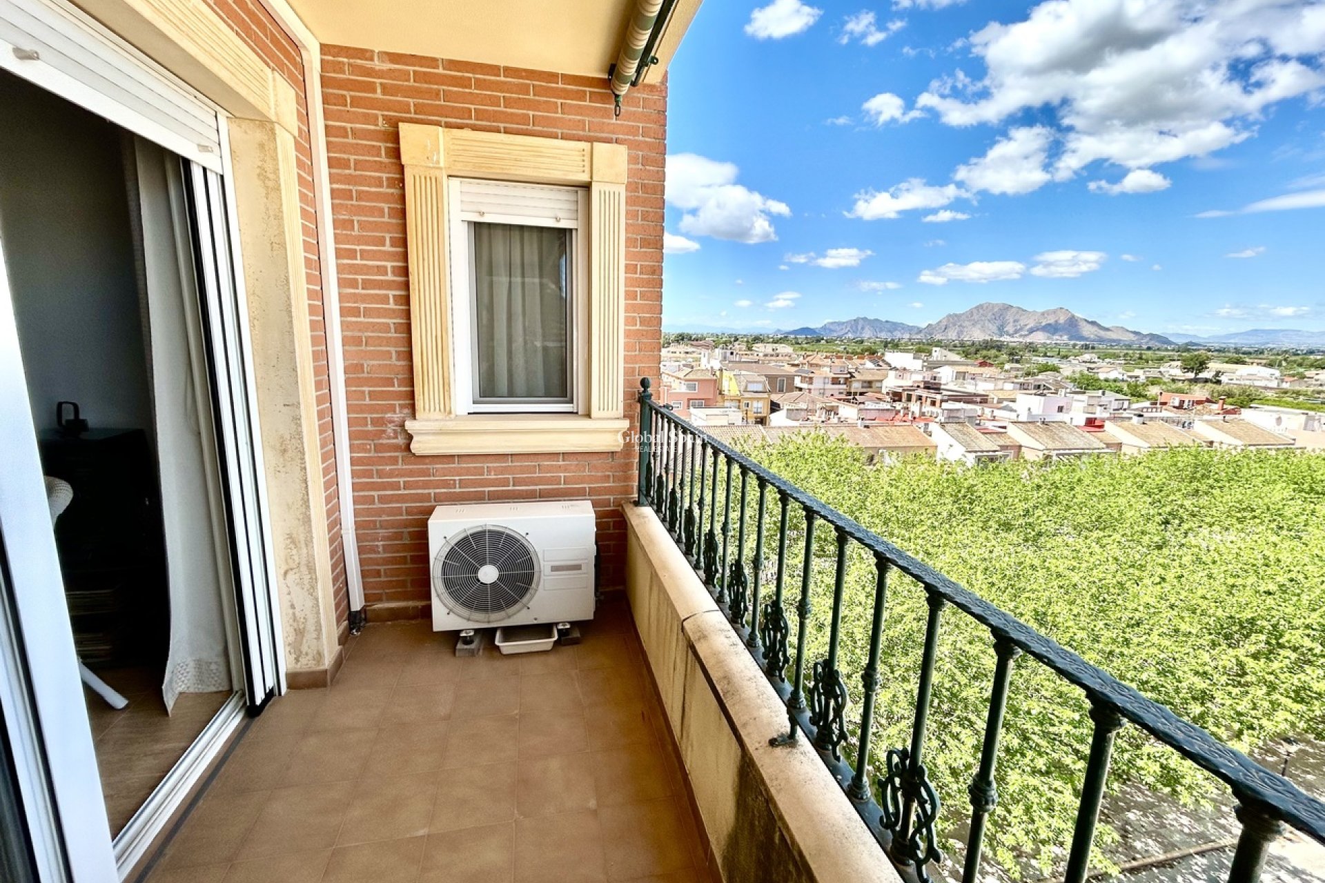 Wederverkoop - APPARTEMENT -
ALMORADÍ - Inland