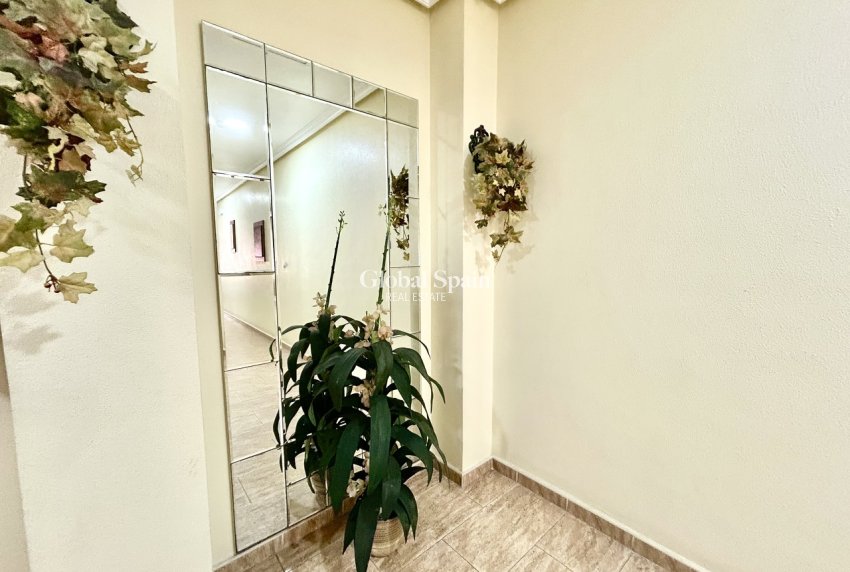 Wederverkoop - APPARTEMENT -
ALMORADÍ - Inland