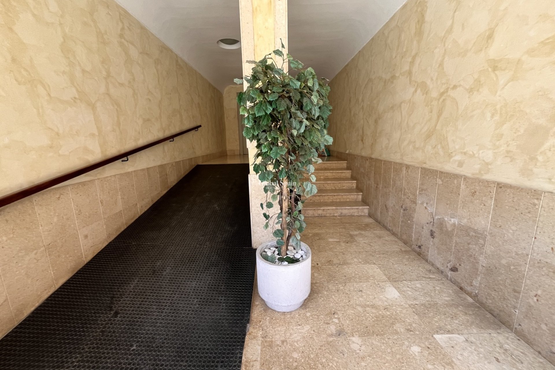 Wederverkoop - APPARTEMENT -
ALMORADÍ - Inland