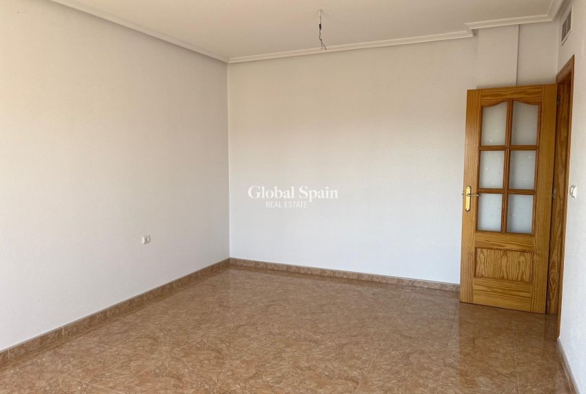 Wederverkoop - APPARTEMENT -
ALMORADÍ