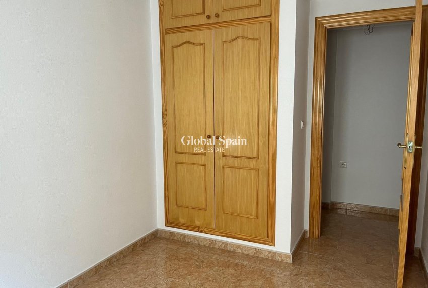 Wederverkoop - APPARTEMENT -
ALMORADÍ