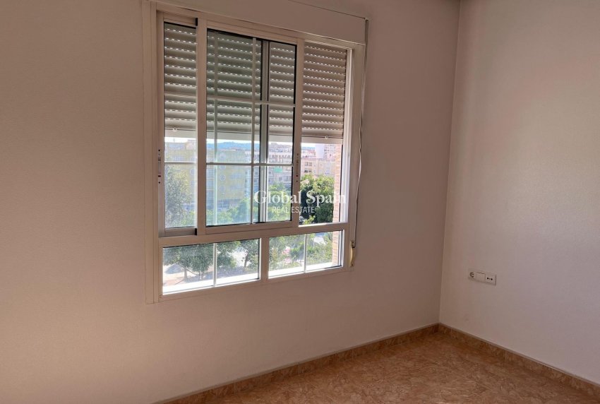 Wederverkoop - APPARTEMENT -
ALMORADÍ