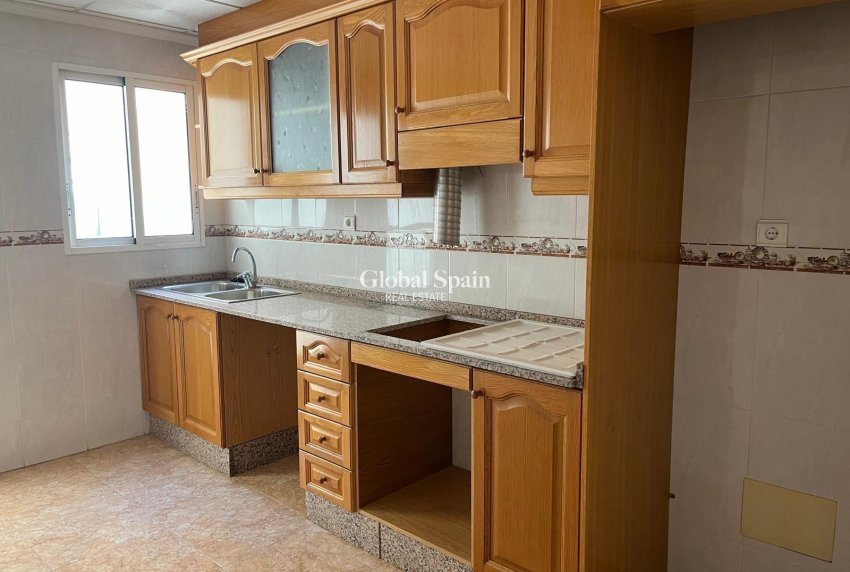 Wederverkoop - APPARTEMENT -
ALMORADÍ