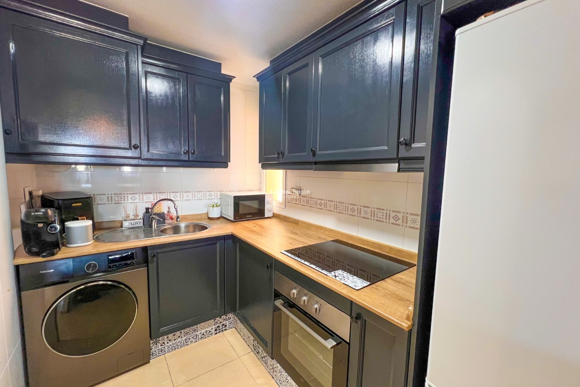 Wederverkoop - APPARTEMENT -
ALMORADÍ