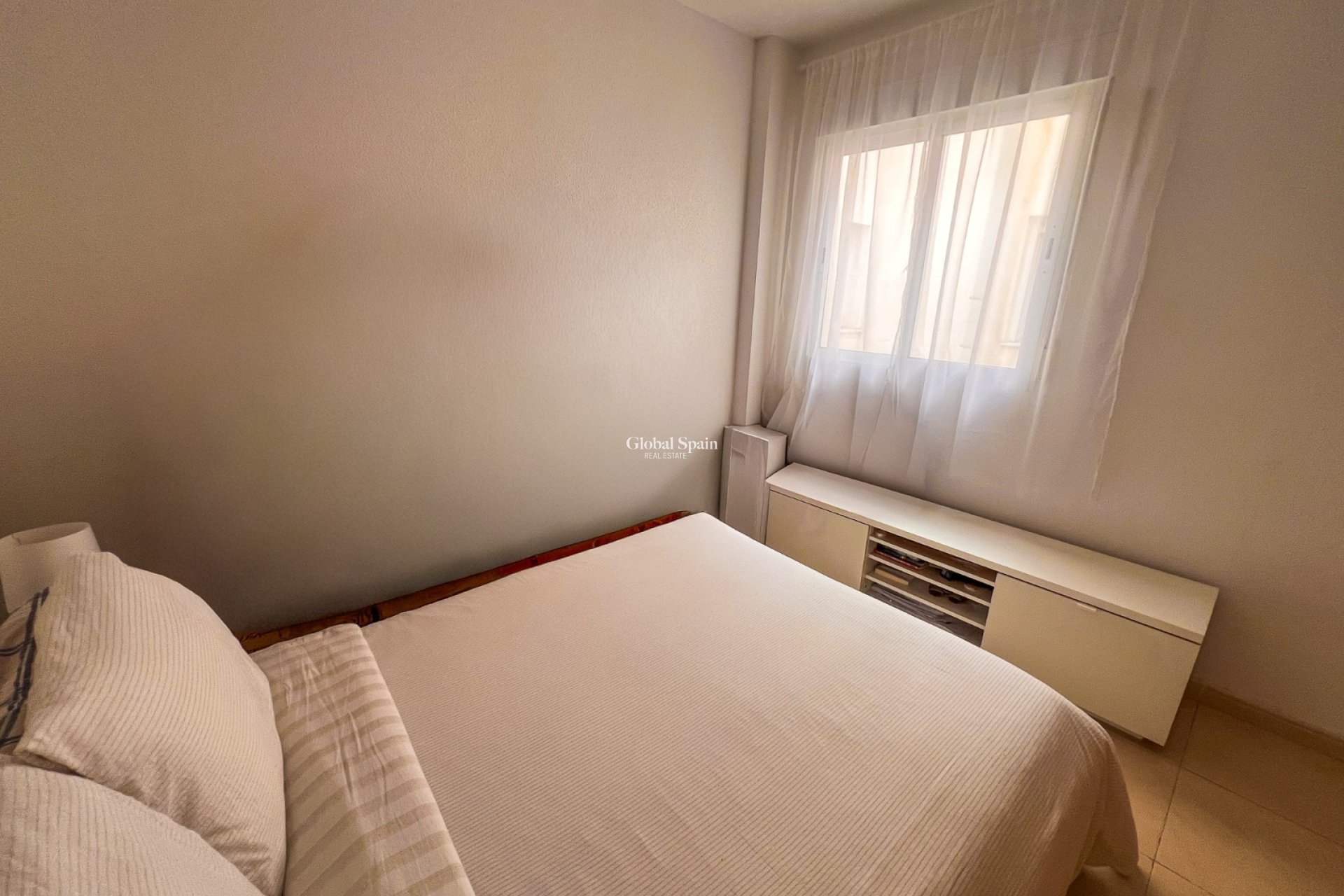 Wederverkoop - APPARTEMENT -
ALMORADÍ