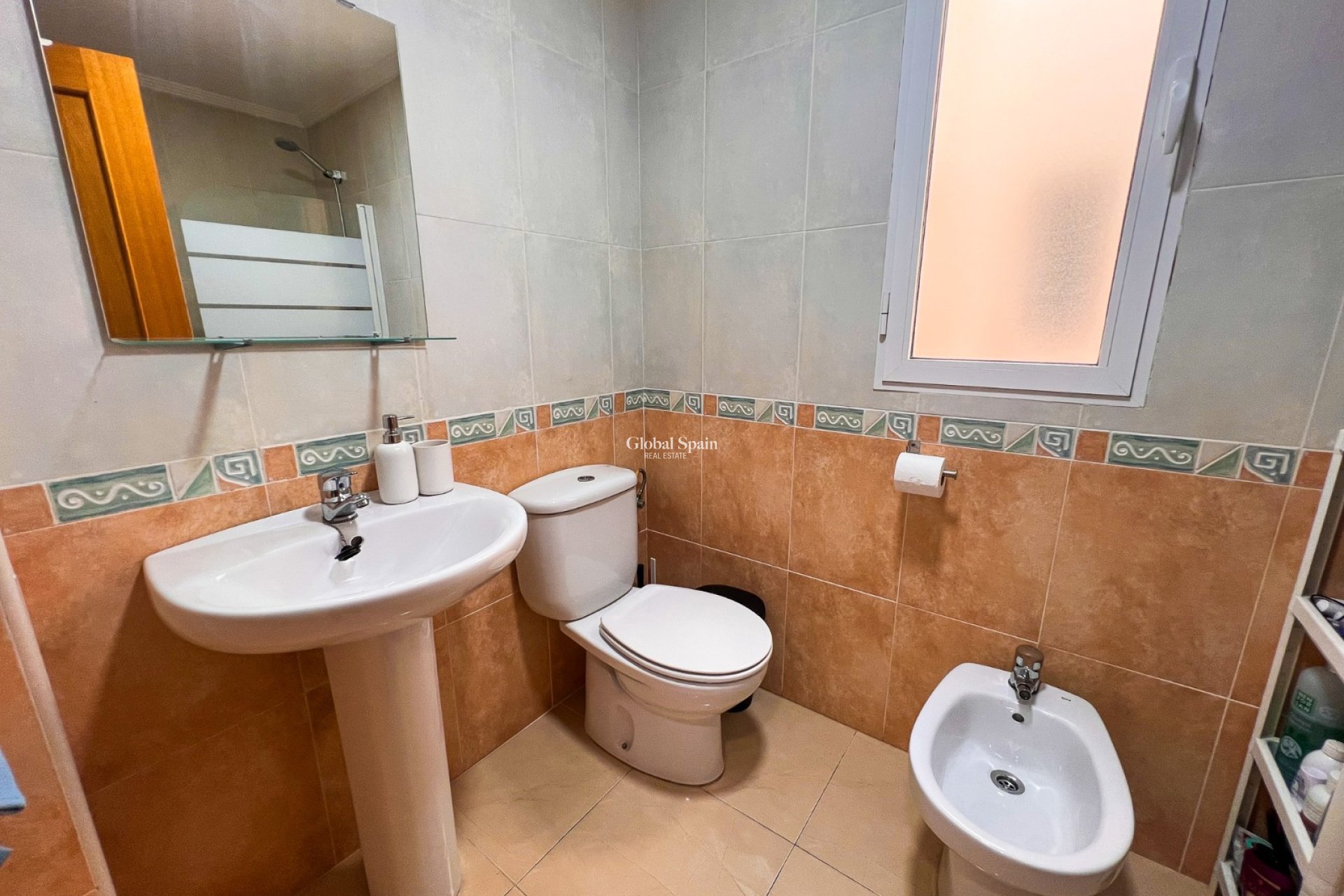 Wederverkoop - APPARTEMENT -
ALMORADÍ