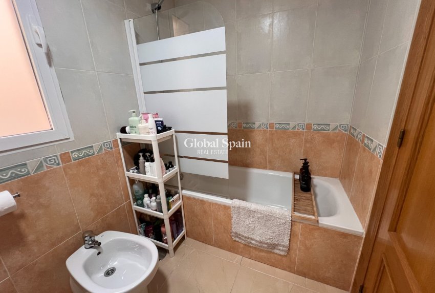 Wederverkoop - APPARTEMENT -
ALMORADÍ
