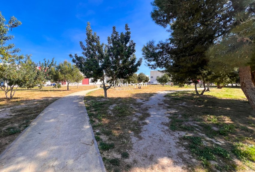 Wederverkoop - APPARTEMENT -
ALMORADÍ