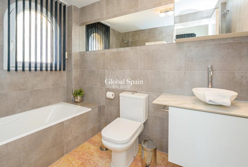 Wederverkoop - APPARTEMENT -
ALTEA - Costa Blanca