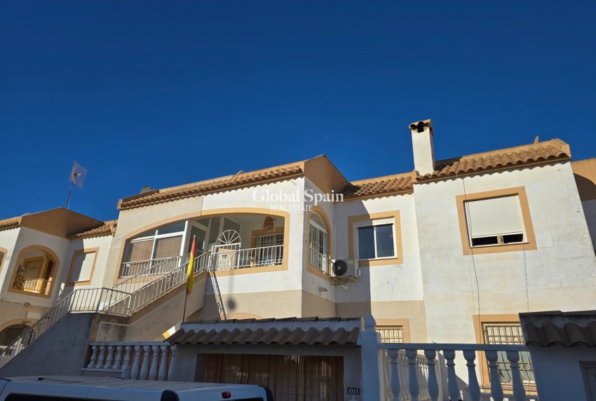 Wederverkoop - Appartement - Appartement op de bovenste verdieping -
TORREVIEJA - El limonar