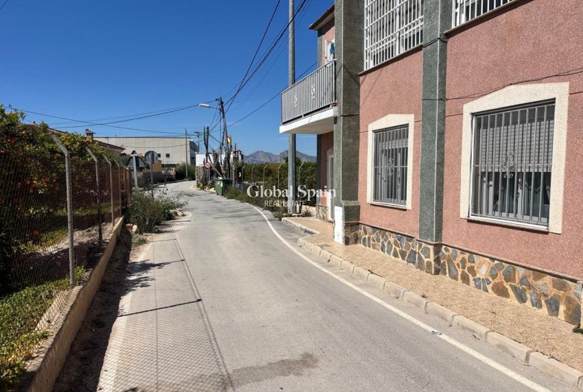 Wederverkoop - APPARTEMENT -
BENEJÚZAR - Inland
