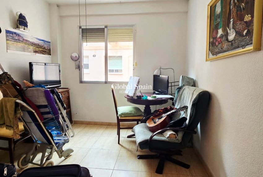 Wederverkoop - APPARTEMENT -
BENIDORM - Centro