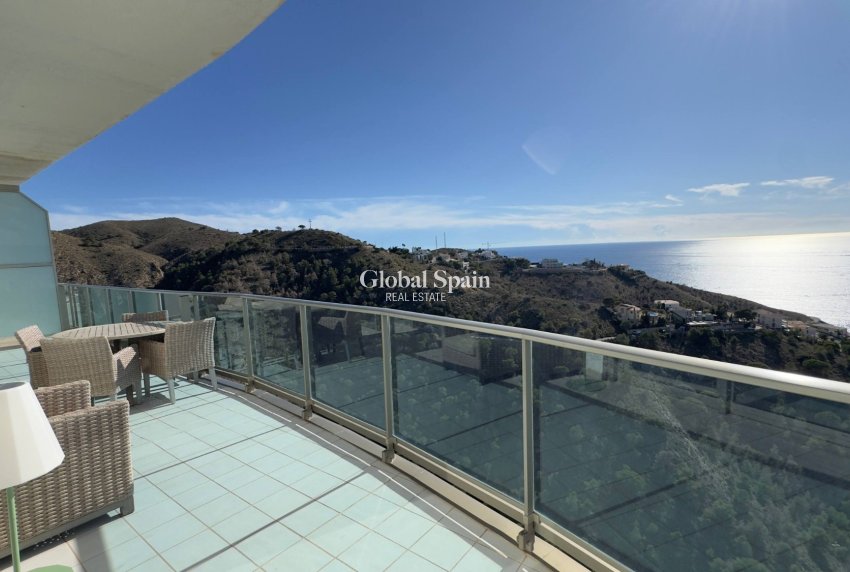 Wederverkoop - APPARTEMENT -
BENIDORM - Levante