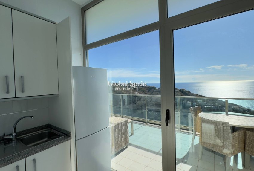 Wederverkoop - APPARTEMENT -
BENIDORM - Levante