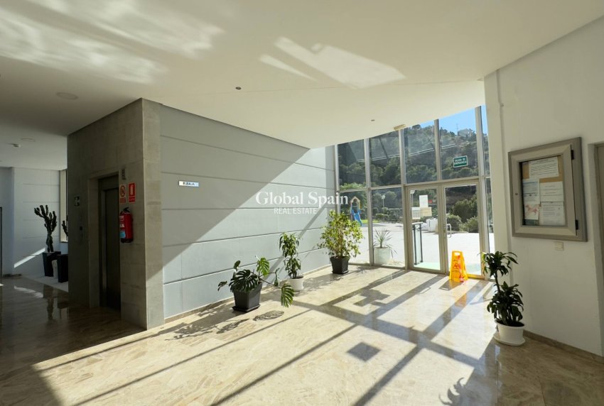 Wederverkoop - APPARTEMENT -
BENIDORM - Levante