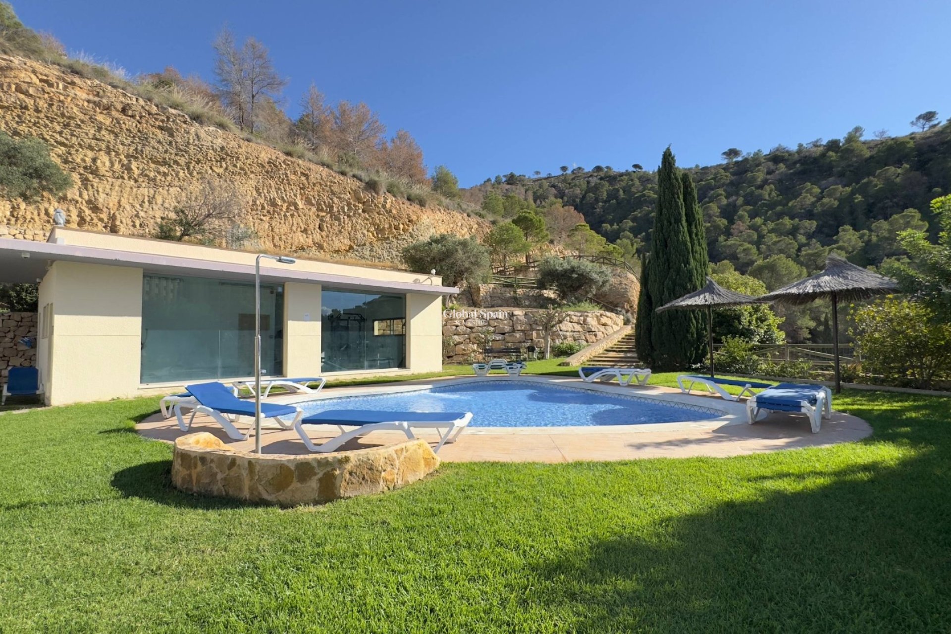 Wederverkoop - APPARTEMENT -
BENIDORM - Levante