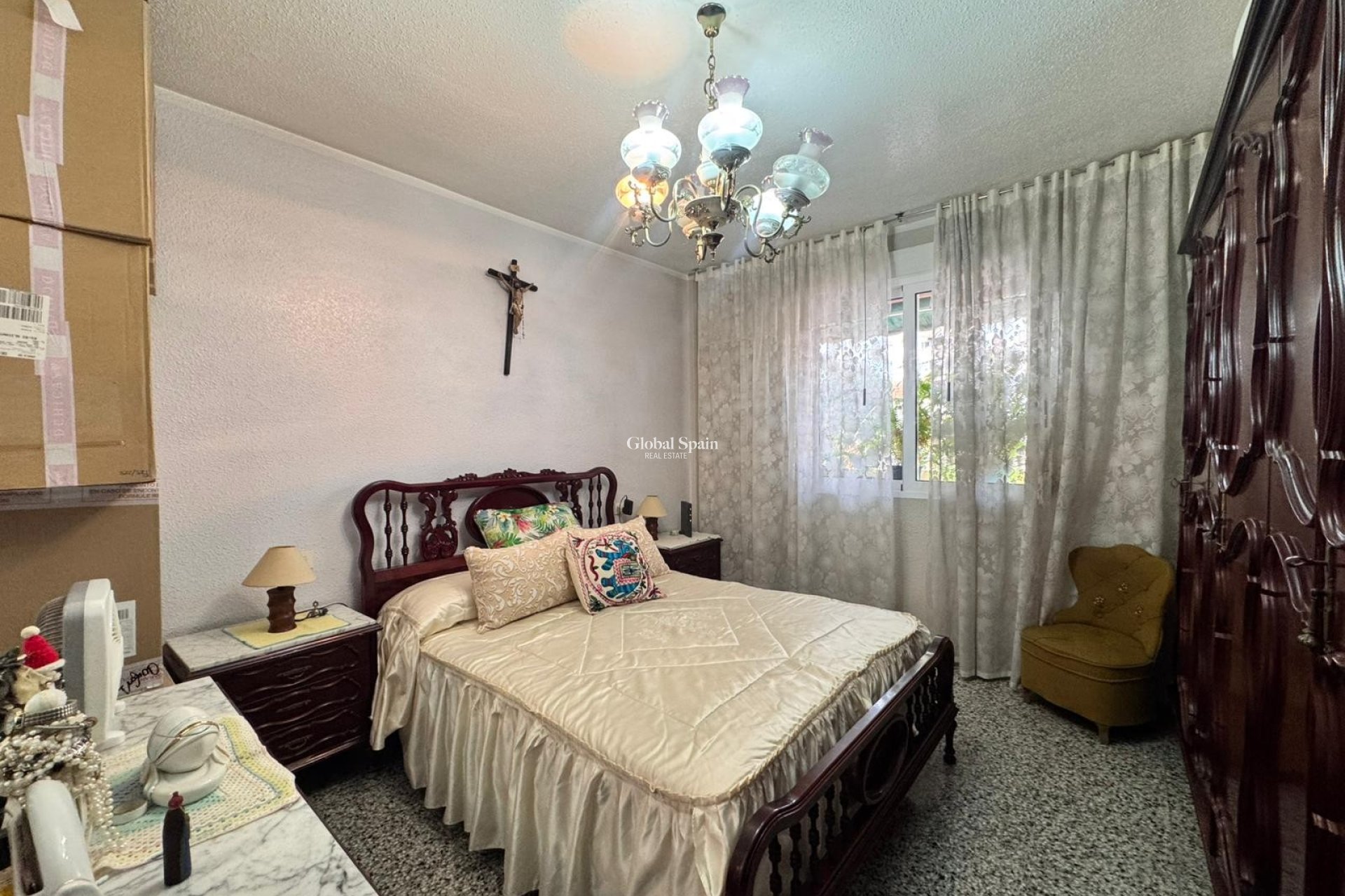 Wederverkoop - APPARTEMENT -
BENIDORM - Levante