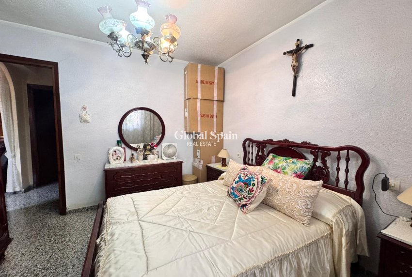 Wederverkoop - APPARTEMENT -
BENIDORM - Levante