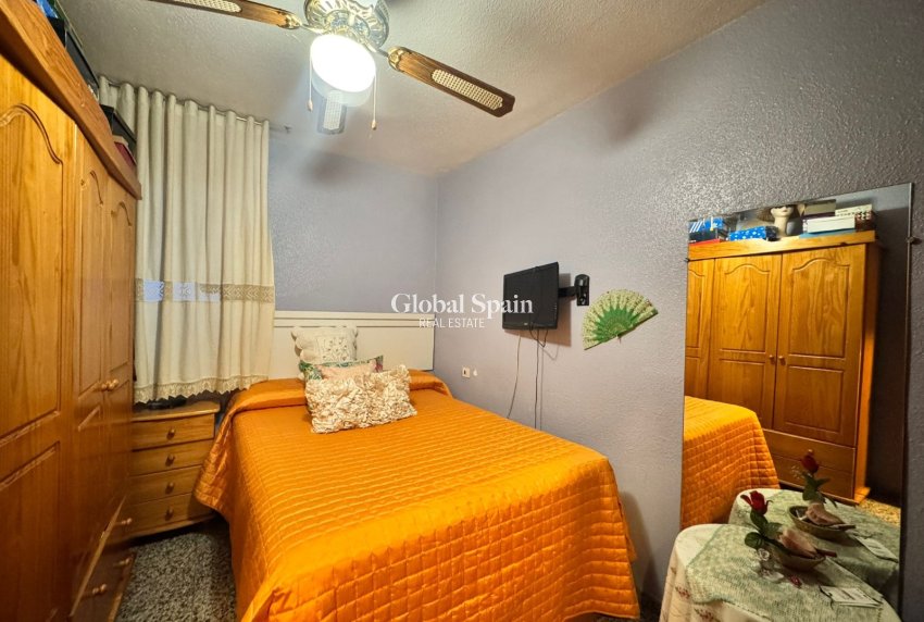 Wederverkoop - APPARTEMENT -
BENIDORM - Levante