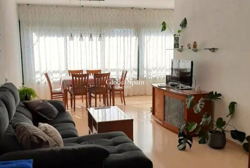 Wederverkoop - APPARTEMENT -
BENIDORM - Levante