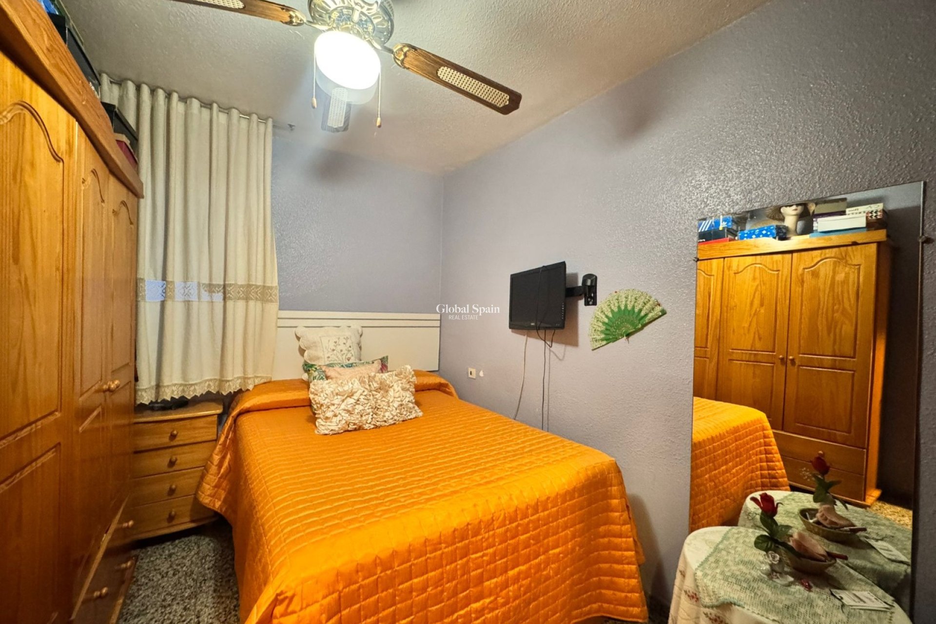Wederverkoop - APPARTEMENT -
BENIDORM - Levante